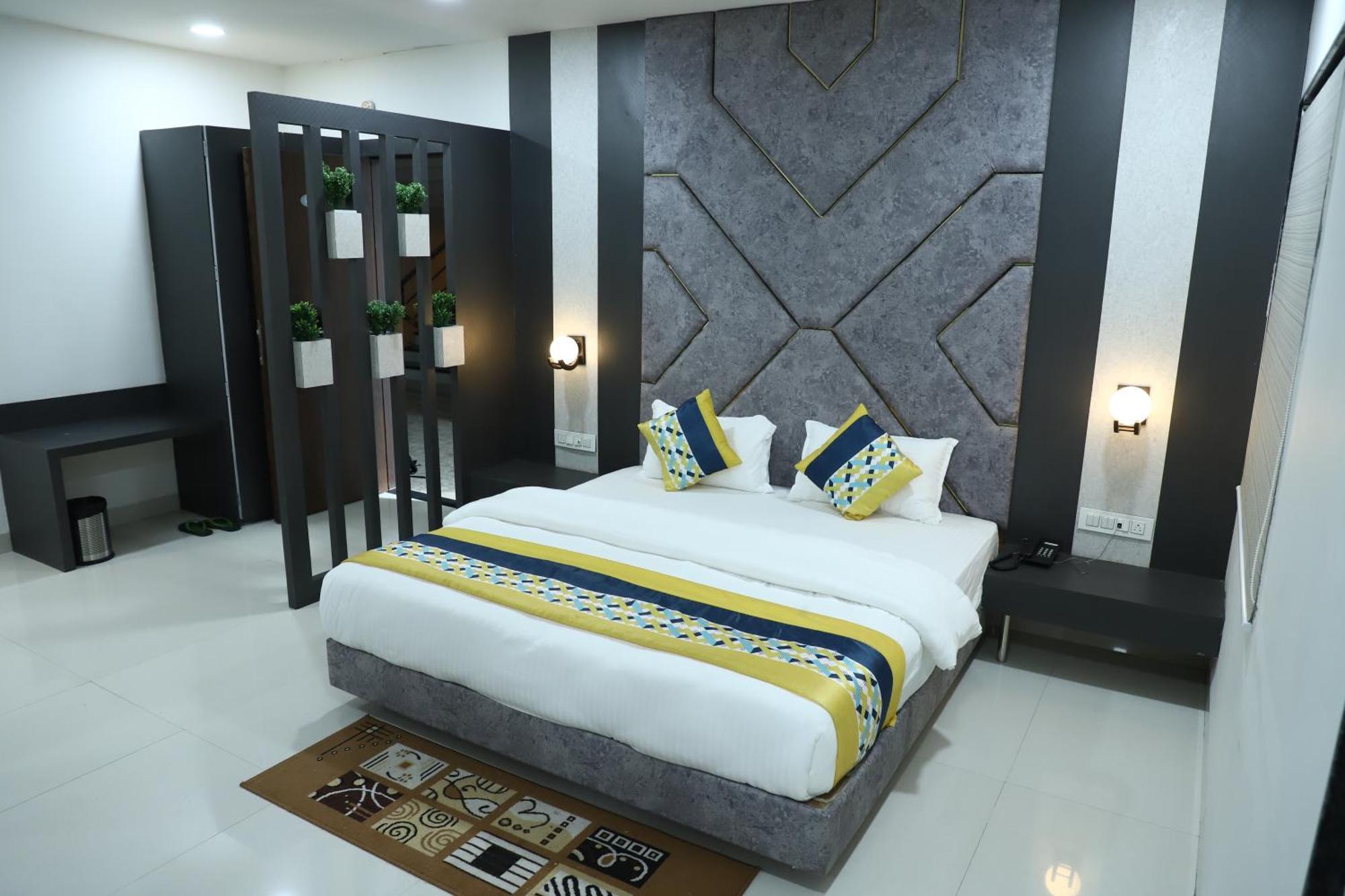 Hotel Singhnature Khandwa ภายนอก รูปภาพ