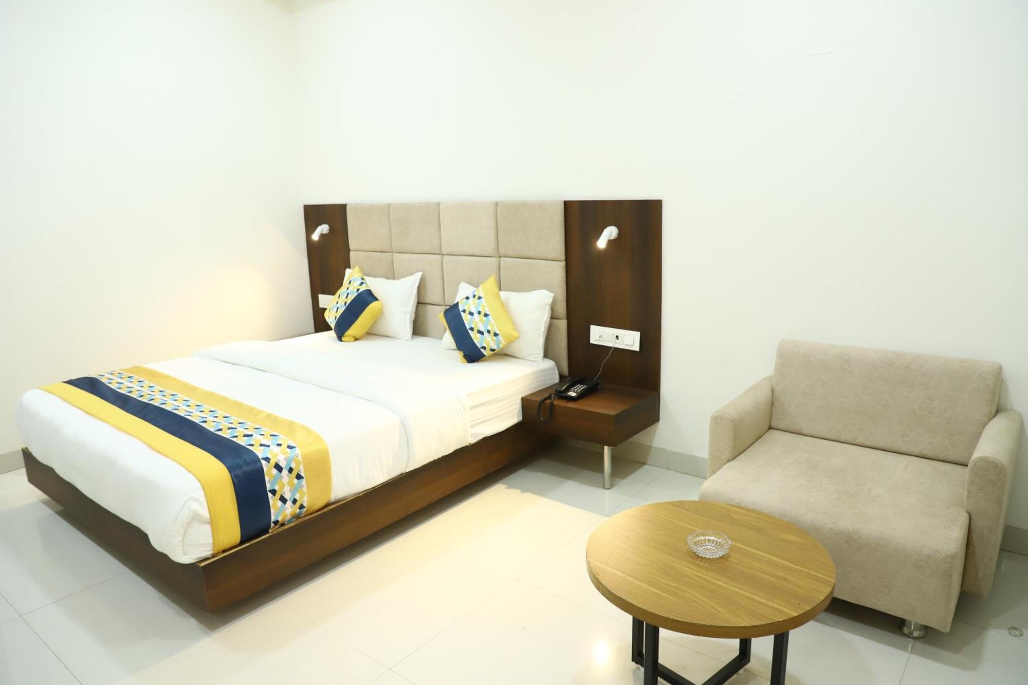 Hotel Singhnature Khandwa ภายนอก รูปภาพ